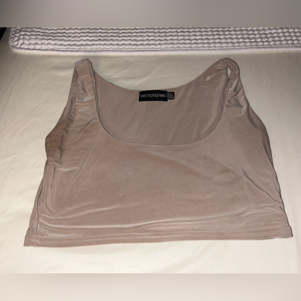 COPY - PRETTYLITTLETHING Crop Top